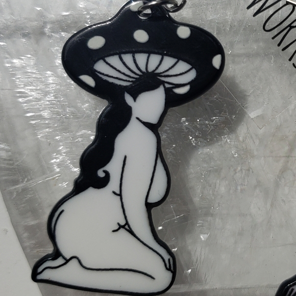 Mushroom Goddess earrings - Picture 4 of 11